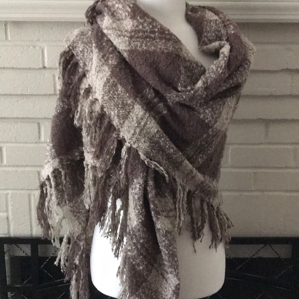 Excellent condition taupe/lt grey soft wrap